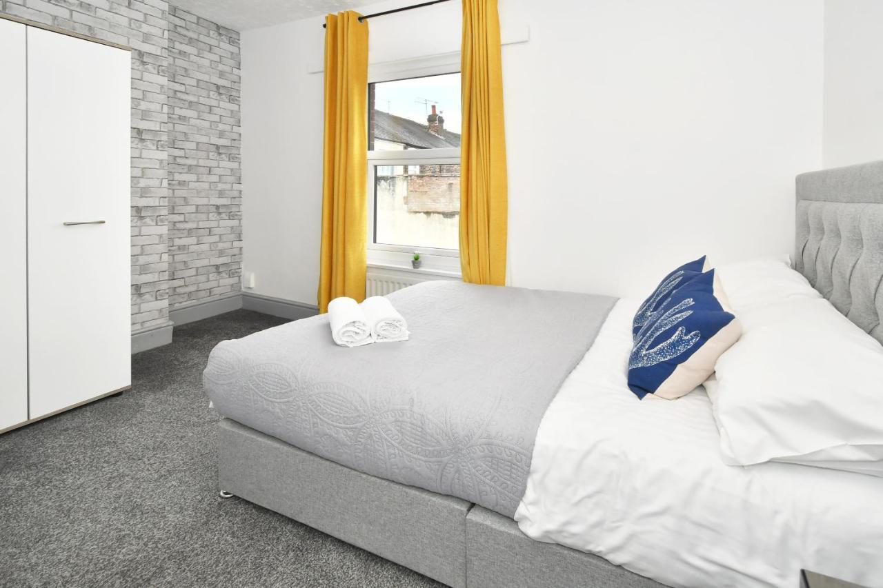 City Centre Home By The Peaks With 3 Bedrooms Stoke-on-Trent 외부 사진